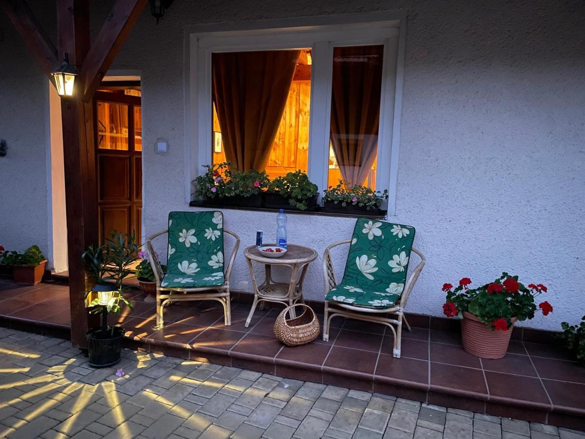 Cosy Apartment In Family Compound Turany Exterior photo